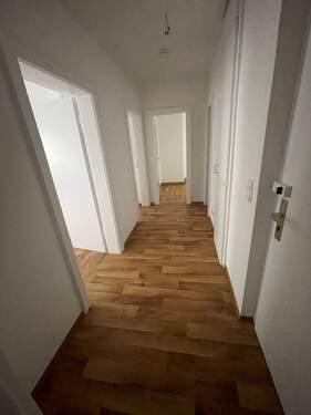 Flur - Kleine 2-Zimmer-Wohnung in der Südstadt
