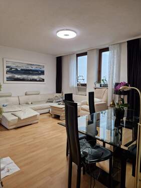 Wohnzimmer Teilansicht - Etagenwohnung mit 74,00 m² in München zum Kaufen