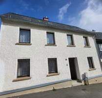 Kleines Reihenendhaus mit Parkplatz in guter Lage mit Entwicklungspotenzial - Lengenfeld