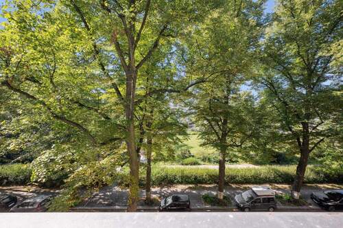 Grünblick vom Balkon auf den Fürstenplatz. - Makellose Harmonie - Lage, Wohnung, Haus!