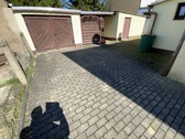 Garage und Nebengebäude - 
