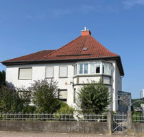 Ein-Zweifamilienwohnhaus, Garagen, schöner großer Garten - Wehretal Reichensachsen