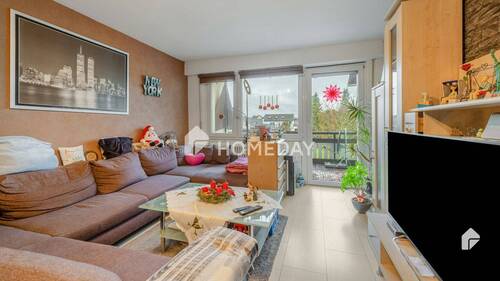 Wohnzimmer 1 - Attraktive 2-Zimmer-Wohnung mit Balkon und Stellplatz in ruhiger Lage von Unterriexingen