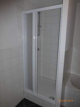 Dusche - 2 Zimmer Etagenwohnung zur Miete in Erfurt