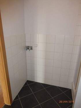 Waschmaschinenanschluss im Bad - 2 Zimmer Etagenwohnung in Erfurt