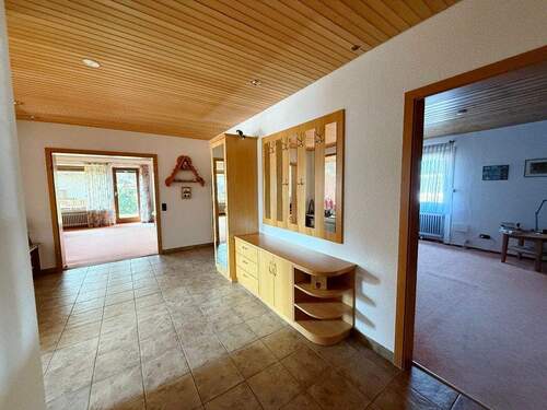 Diele - Mehrfamilienhaus, Wohnhaus mit 173,00 m² in Stuhr zum Kaufen