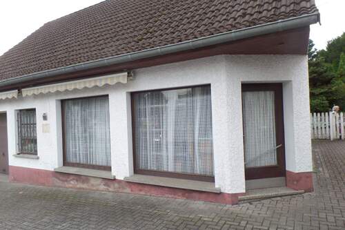 Nebengebäude Vorderseite - 