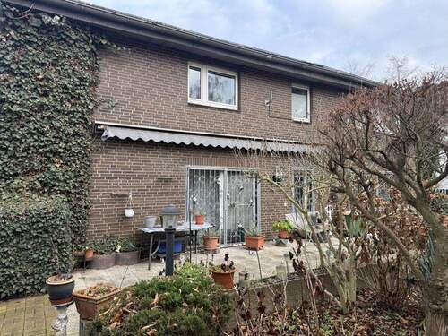 Bild 3 - 8 Zimmer Mehrfamilienhaus, Wohnhaus in Sehnde