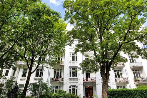 Hausansicht - RESERVIERT: Einmalige Chance - Garten, Büro und Wohnung - Alles in Einem in Toplage von Eppendorf