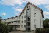 Außenansicht - Sofort einziehen: 2-Zimmer-Wohnung in gepflegtem Mehrfamilienhaus