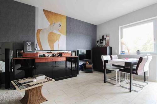 Wohnzimmer - 2 Zimmer Etagenwohnung zum Kaufen in Iserlohn