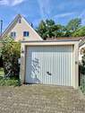 Garage mit Stellplätzen - 