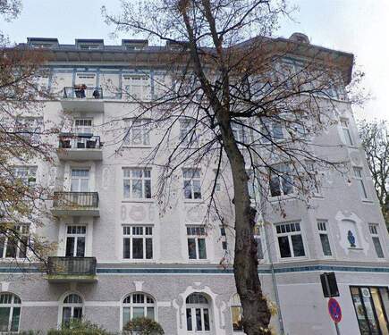 Außenansicht - Hochwertig sanierte Dachgeschosswohnung mitten in Eppendorf!