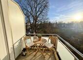 kleiner Balkon virtuell möbliert - 2 Zimmer Etagenwohnung in Augsburg