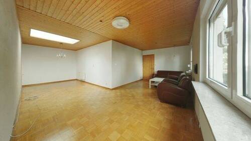 03_Wohnzimmer - 9 Zimmer Mehrfamilienhaus, Wohnhaus in Lahnau