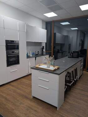 Hochwertige und vollausgestattete Küche - Büro in Saarbrücken