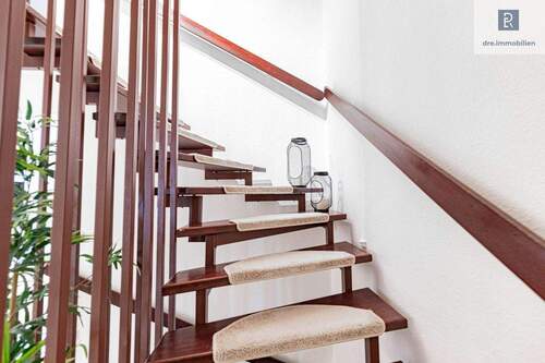 Treppenaufgang zum 1.OG - 