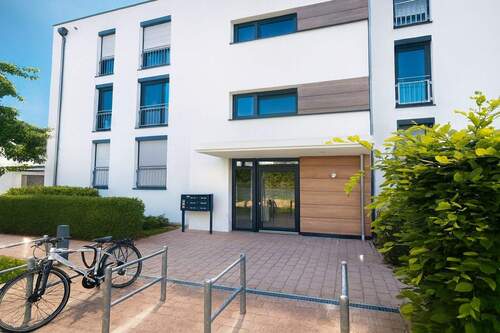 Aussenansicht - AIGNER - Karlsfeld: Bezugsfreie 3-Zimmer-Wohnung mit schönem Balkon und guter Lage!