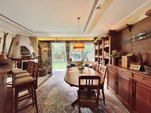 Bar mit Kamin und Außenzugang - 