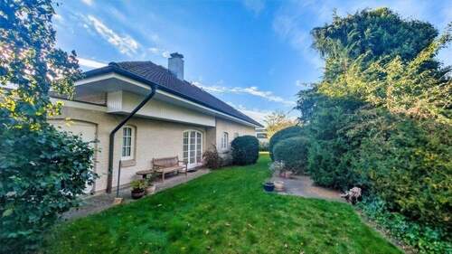 Seitliche Außenansicht - Einfamilienhaus mit 267,00 m&sup2; in Süderbrarup zum Kaufen