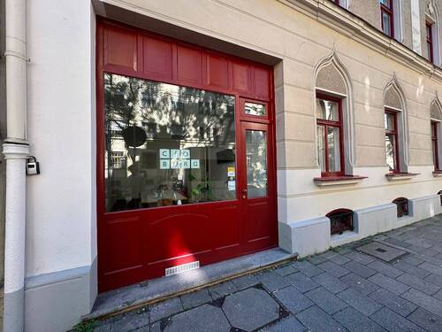 Ladenfront und Eingang - 