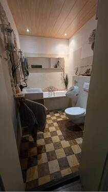 Bad mit Wanne - Reihenmittelhaus mit 176,00 m&sup2; in Bad Gandersheim zum Kaufen