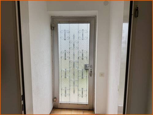 separate Eingangstür UG - 