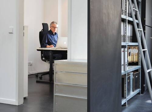 Büroraum - Schreibtisch-Platz halbtags oder 3 Tage pro Woche zu vermieten - All-in-Miete