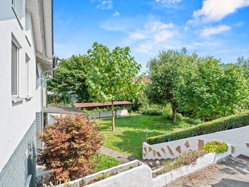 Blick in den Garten - 6 Zimmer Mehrfamilienhaus, Wohnhaus in Mühlingen