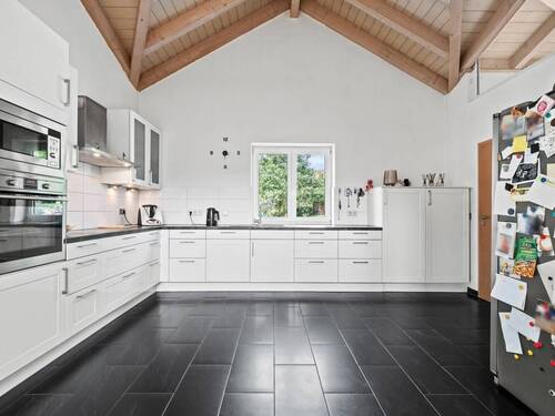 Erdgeschoss - großzügige Küche - 