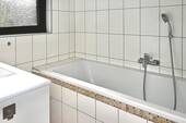 EG Badezimmer Badewanne - 