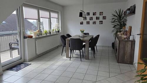 Wohnzimmer - 4 Zimmer Etagenwohnung zum Kaufen in Sasbach