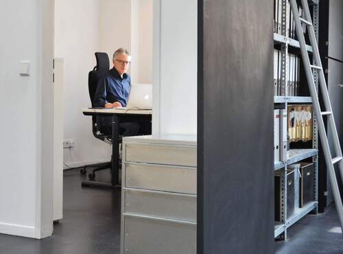 Büroraum - Schreibtisch-Platz halbtags oder 2 ½ Tage pro Woche zu vermieten - All-in-Miete