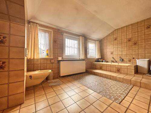 Dachgeschoss - Badezimmer… - 