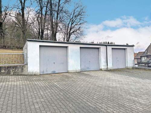 Garagen - 6 Zimmer Mehrfamilienhaus, Wohnhaus in Marktschorgast