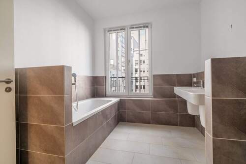 Vollbad mit Wanne und Dusche - 