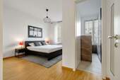 Schlafzimmer mit Bad En Suite - Einrichtungsbeispiel - 