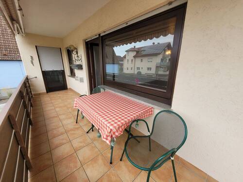 Balkon Ansicht II - Etagenwohnung mit 100,00 m² in Kleinrinderfeld zur Miete