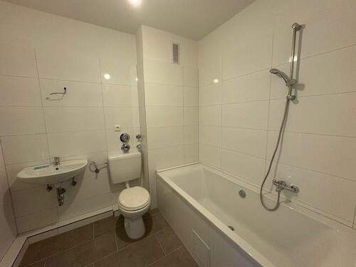 Badezimmer - Etagenwohnung mit 57,20 m&sup2; in Brunsbüttel zur Miete