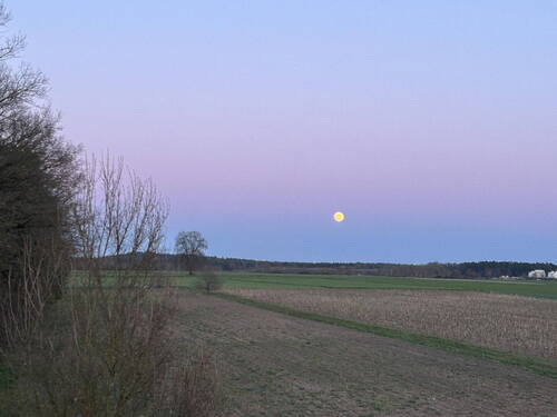 Blick aus Fenster am Abend - 
