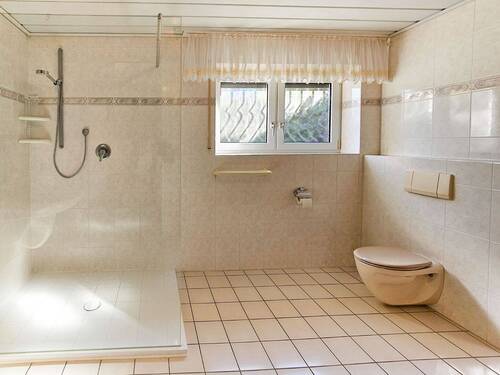 Großes Duschbad UG - 