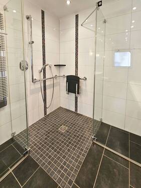 Modernisiertes Duschbad EG - 