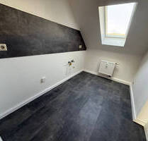 *Heimkommen und Wohlfühlen im DG - Laminat + Bad mit Wanne !!! - Chemnitz Hilbersdorf