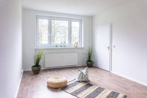 Wohnzimmer Vergleichswohnung - 2 Zimmer Etagenwohnung zur Miete in Chemnitz