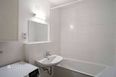 Badezimmer, Leer - (KI generiert) - 