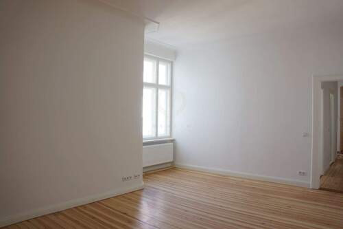 1 - Ruhig - zentral - grün - sofort verfügbar! Altbauperle mit großem Bad und Aufzug, Nähe Tiergarten