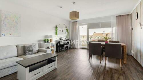 Wohnzimmer 1 - Attraktive 3-Zimmer-Wohnung mit Balkon und EBK in Bad Soden am Taunus