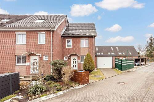 Hausansicht Vorderseite - 4 Zimmer Reihenendhaus zum Kaufen in Ahrensfelde