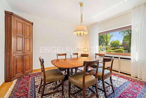 Esszimmer(KI generiert Sommer) - 