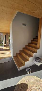 Treppenaufgang im Flurbereich zum DG - 